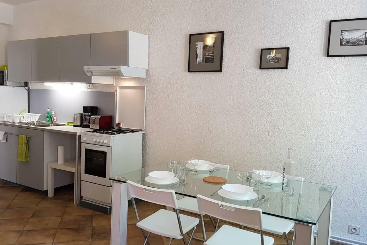 Appartements Coeur De Village Сен-Жан-дю-Брюэль Экстерьер фото